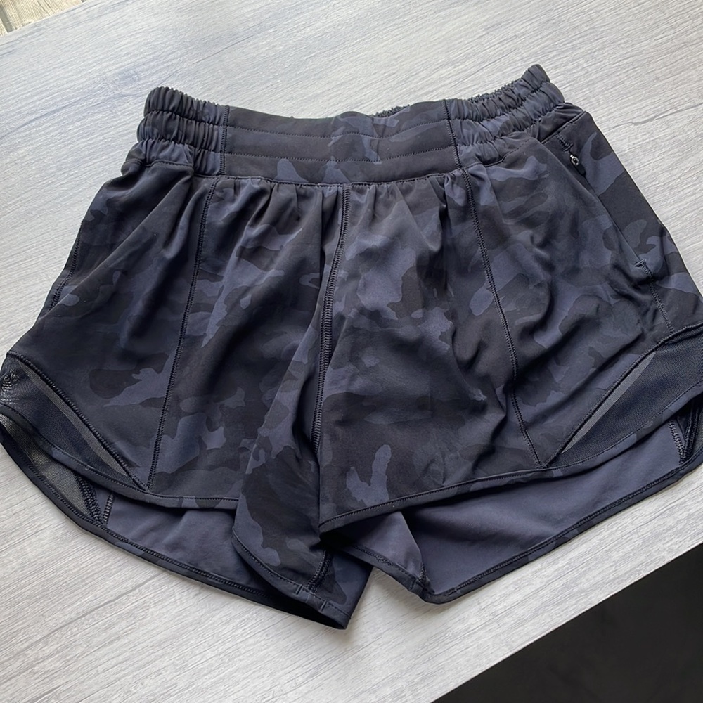Black Cameo Hotty Hot 4” shorts